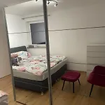 アパート Helle Grosszuegige Ruhige Dreizimmerwohnung In Altstadtnaehe Mit Kostenlosem Tiefgaragenstellplatz ランツフート