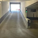 Helle Grosszuegige Ruhige Dreizimmerwohnung In Altstadtnaehe Mit Kostenlosem Tiefgaragenstellplatz アパート