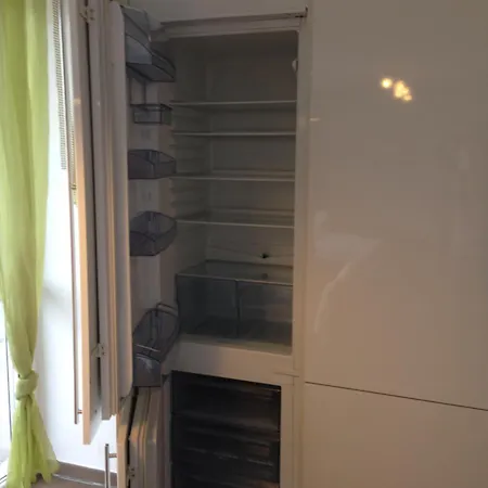 Helle Grosszuegige Ruhige Dreizimmerwohnung In Altstadtnaehe Mit Kostenlosem Tiefgaragenstellplatz Apartment *