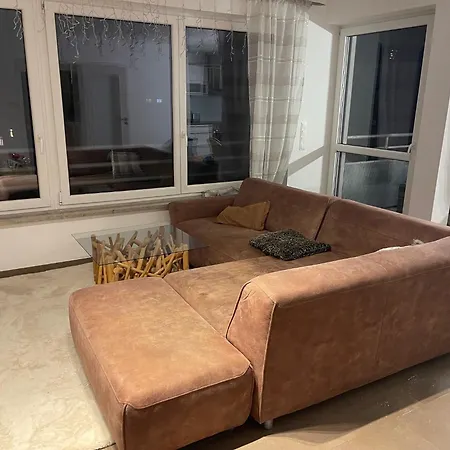 Helle Grosszuegige Ruhige Dreizimmerwohnung In Altstadtnaehe Mit Tiefgaragenstellplatz * ランツフート