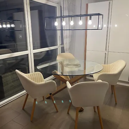 Helle Grosszuegige Ruhige Dreizimmerwohnung In Altstadtnaehe Mit Kostenlosem Tiefgaragenstellplatz *