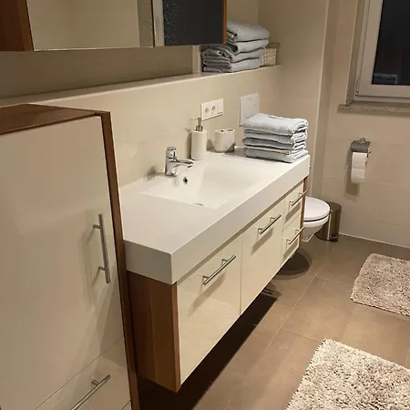 公寓 Helle Grosszuegige Ruhige Dreizimmerwohnung In Altstadtnaehe Mit Kostenlosem Tiefgaragenstellplatz 兰茨胡特