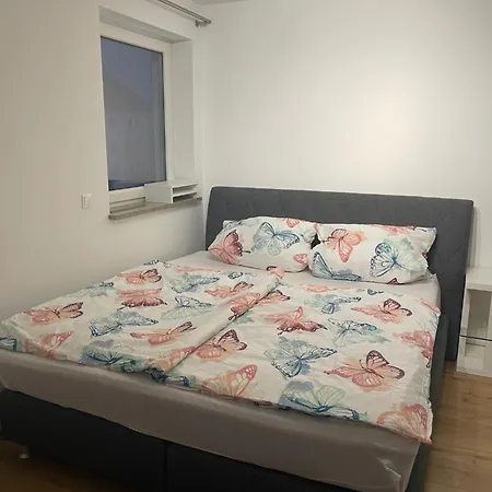 Helle Grosszuegige Ruhige Dreizimmerwohnung In Altstadtnaehe Mit Kostenlosem Tiefgaragenstellplatz