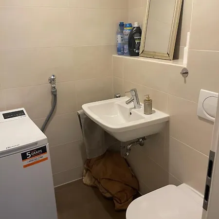 Helle Grosszuegige Ruhige Dreizimmerwohnung In Altstadtnaehe Mit Kostenlosem Tiefgaragenstellplatz * 란츠후트
