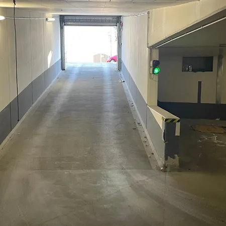 Helle Grosszuegige Ruhige Dreizimmerwohnung In Altstadtnaehe Mit Kostenlosem Tiefgaragenstellplatz Apartamento