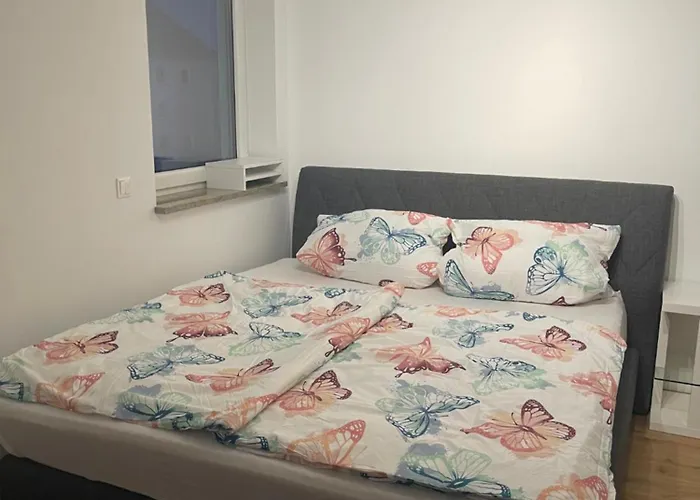 Helle Grosszuegige Ruhige Dreizimmerwohnung In Altstadtnaehe Mit Kostenlosem Tiefgaragenstellplatz