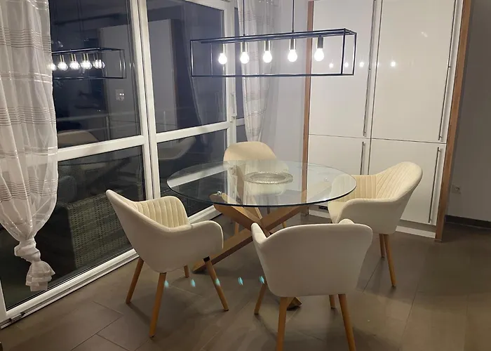 Helle Grosszuegige Ruhige Dreizimmerwohnung In Altstadtnaehe Mit Kostenlosem Tiefgaragenstellplatz *